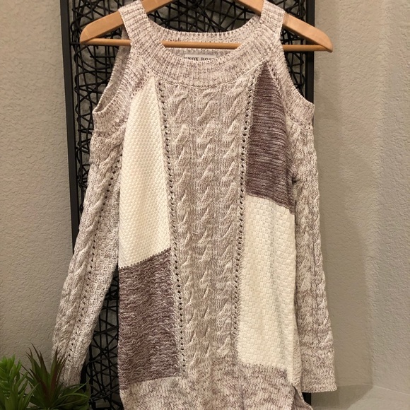 Knox Rose Sweaters - Knox Rose Cold Shoulder Tunic Sweater